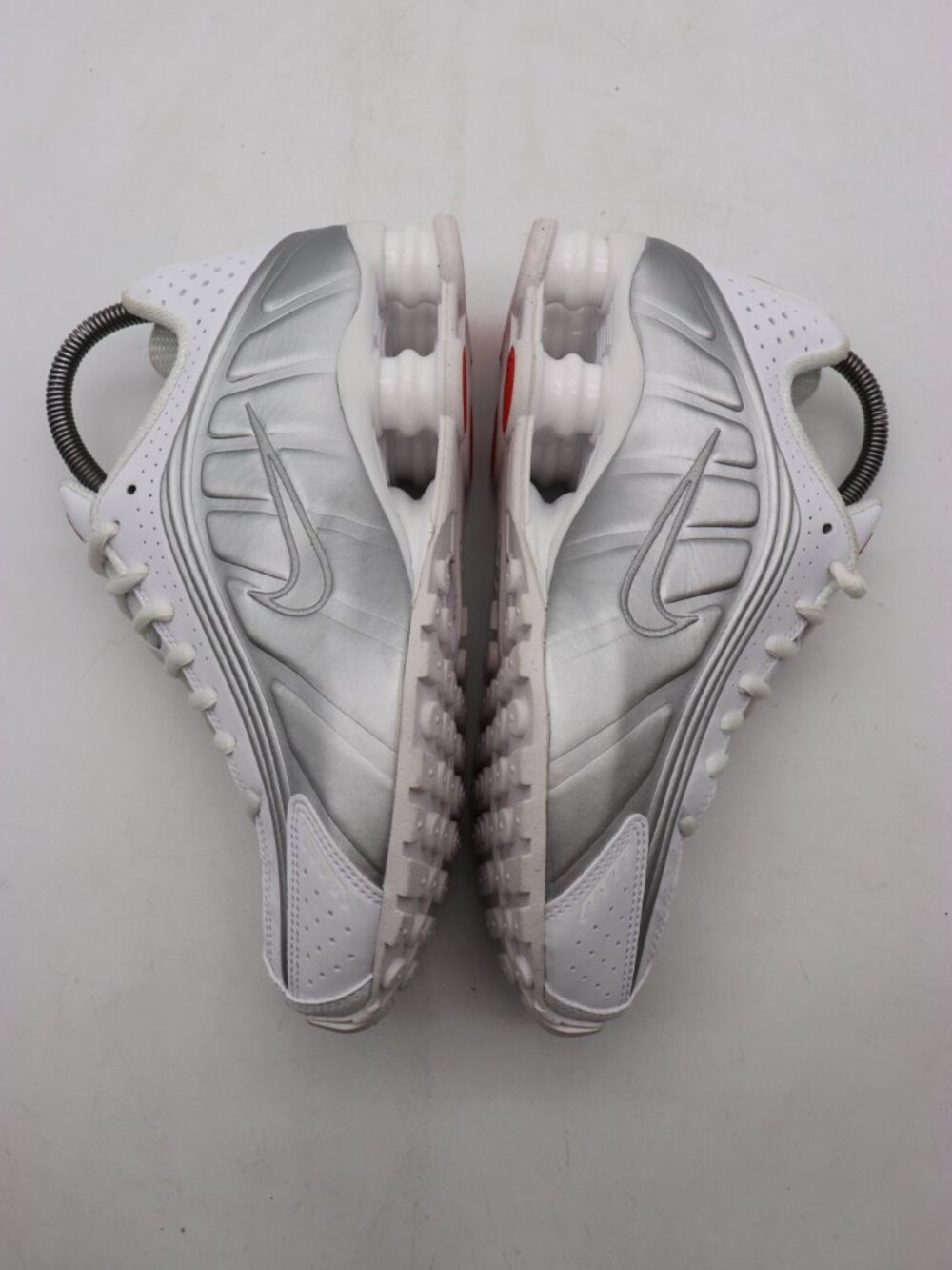 Nike Shox R4 Women’s Size 7.5 White/Metallic Silver Sneakers AR3565-101 - Picture 8 of 9